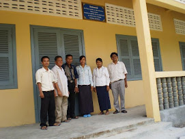 Director, Teachers with Donor Sign