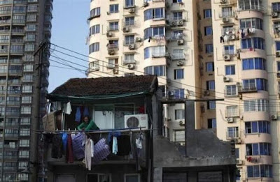 
ΟΛΟΙ ΧΩΡΑΜΕ ΣΆΥΤΗ ΤΗ ΓΗ
