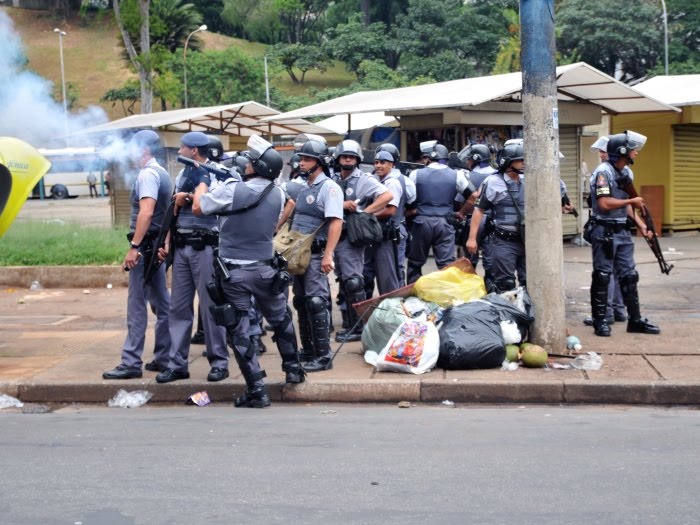 [Manifestação+contra+passagem+de+onibus.jpg]