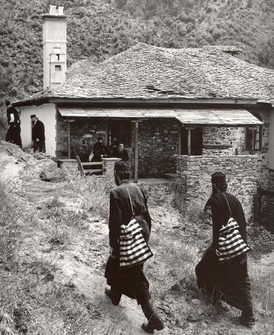 [Στο+κελλί+του+Δοντά.jpg]