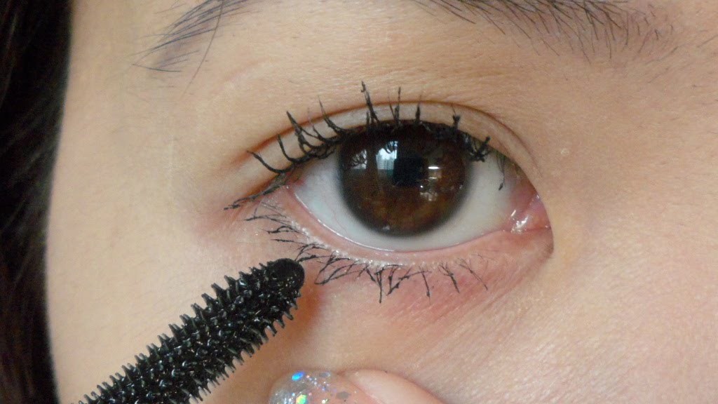The Clover Beauty Inn Tutorial How to Apply Mascara that Curls All Day