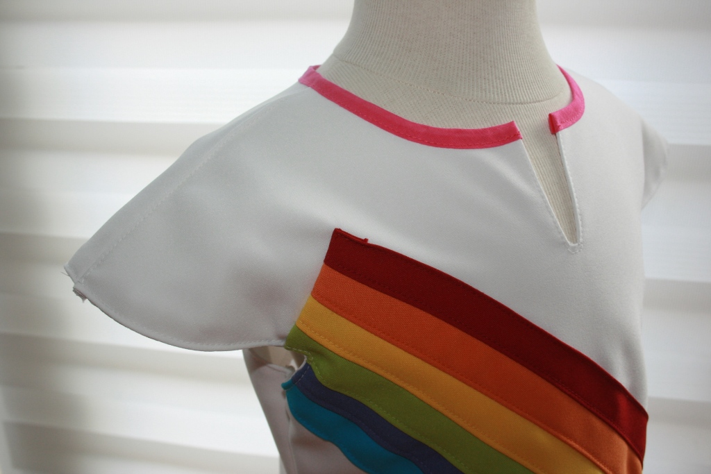 zoet elf Aanwezigheid Naaien-borduren-breien: K3 regenboog jurkjes
