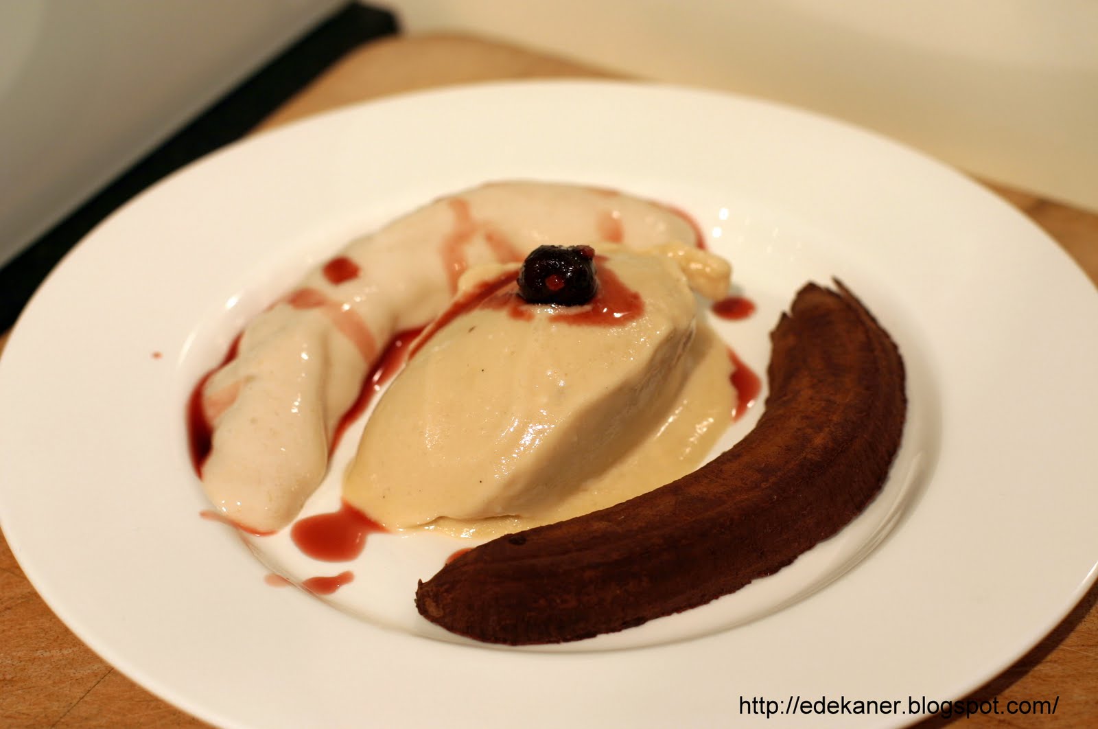 Bananenschaum mit Rhabarbersorbet