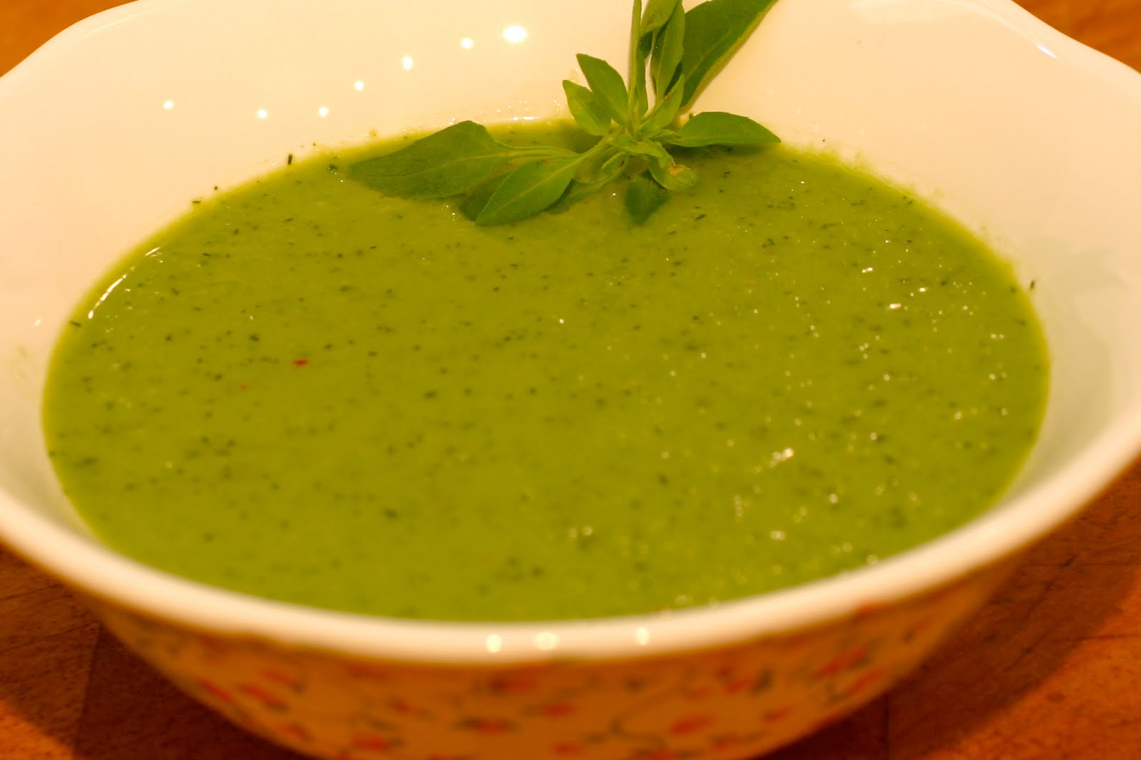 Eiskalte Gurkensuppe mit Dill