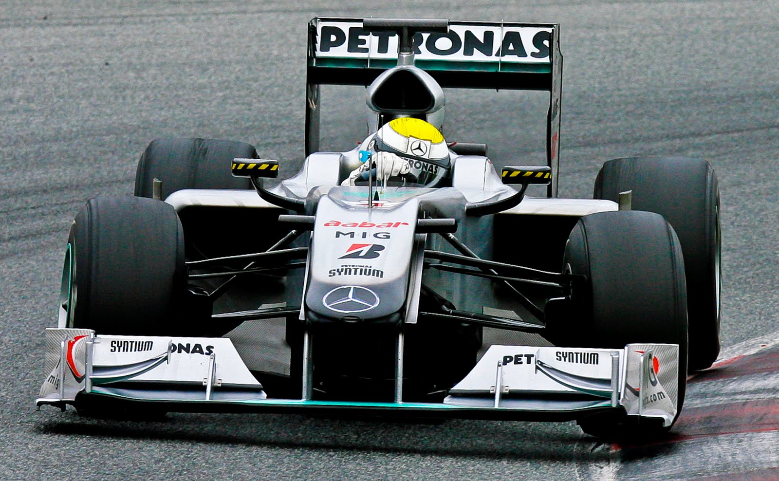 [Niko+Rosberg+drives.jpg]