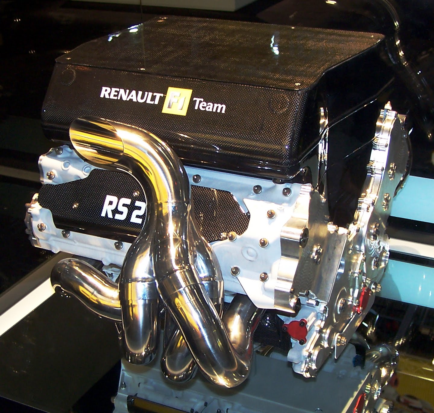 [Renault_RS27_engine_2007.jpg]