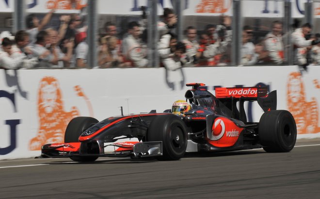 [Lewis+Hamilton+celebrates+as+he+crosses+the+finish+line1.jpg]