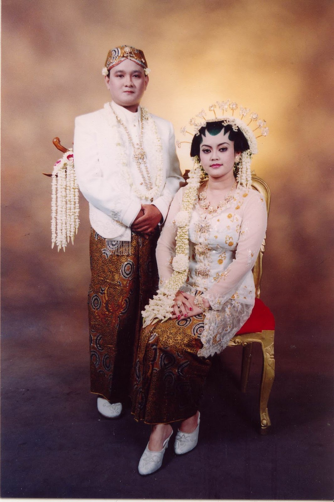 Sanggar Rias Pengantin Kembar Pernikahan Tradisional  Jawa