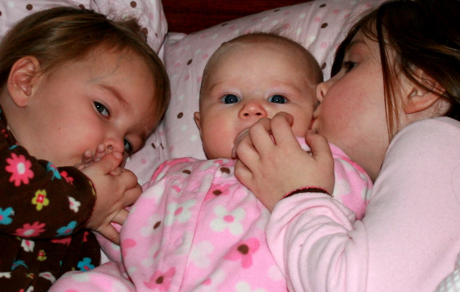 [three+girls+in+bed+for+storytime+005-1.jpg]