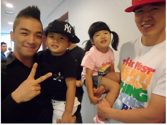 The Kpop Source: Taeyang cheered on by singer Sean's family