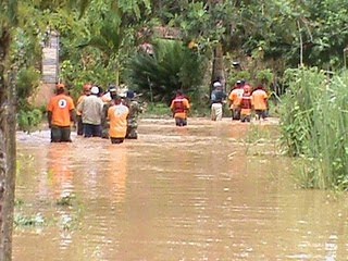 Prensa Libre Nagua Ni Con Los Guardias Y Policias Quisieron Salir De Sus Casas Cientos De Familias Afectadas Por Las Inundaciones De Sus Viviendas