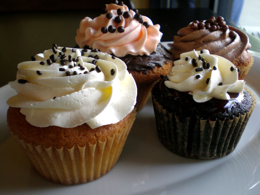 [Yellow+Leaf+Cupcakes+005.jpg]
