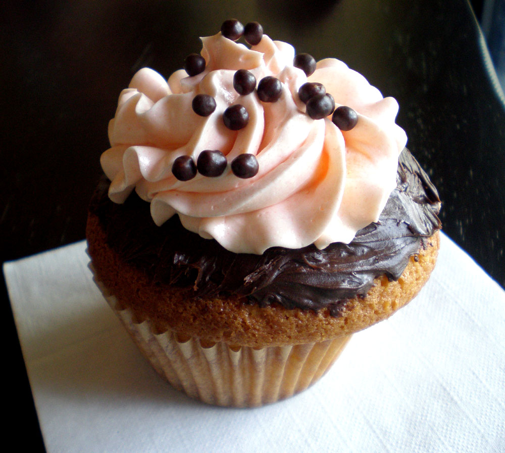 [Yellow+Leaf+Cupcakes+010.jpg]