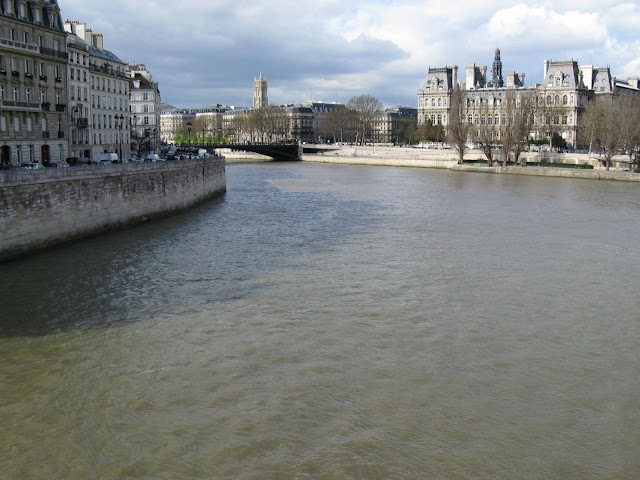 on the bridge at Ile St.-Louis