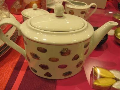 Fauchon macaron teapot