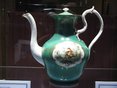 Russian teapot in La Vieille Russe's window on 5th Avenue window