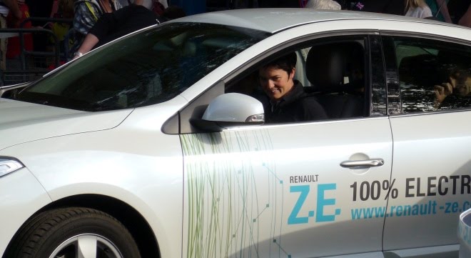 Ellen MacArthur in a Renault Fluence ZE