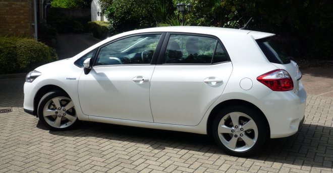 Toyota Auris HSD hybrid from the side