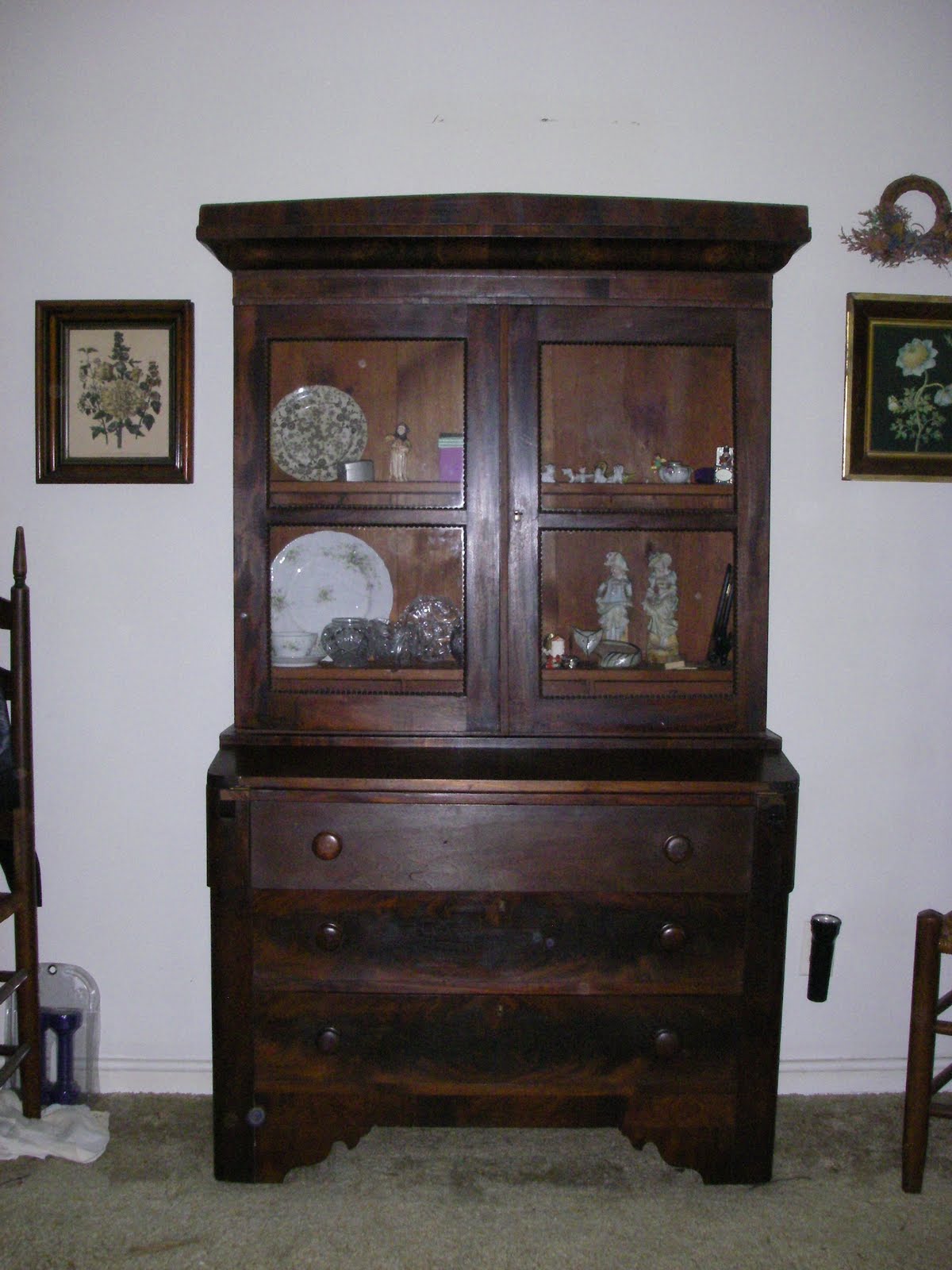 Yard Sale/Furniture/Estate Sale Antique /Hutch with pullout