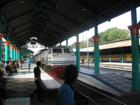 Kereta Api Turangga Bandung - Surabaya