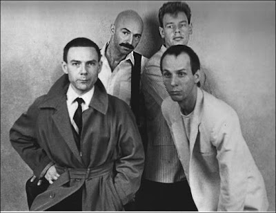 http://4.bp.blogspot.com/_I5DLjLlsqZ4/SPpDB9mcXqI/AAAAAAAAAIU/x2aGRK-J2tI/s400/King_Crimson_1981_Canada.jpg