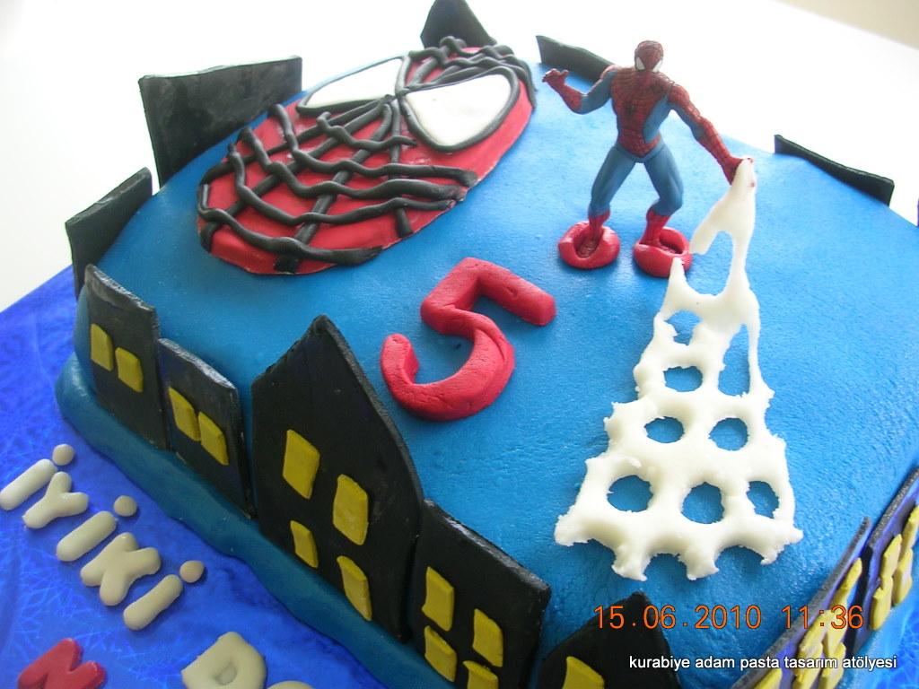KURABİYE ADAM PASTA TASARIM ATÖLYESİ Spiderman Pasta ve Spiderman