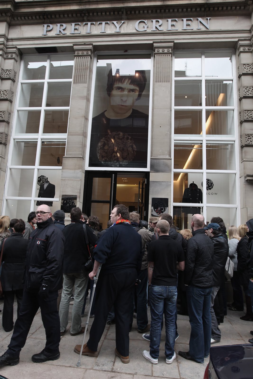 BURNAGEBYBURNAGE Liam Gallagher inaugura tienda en Glasgow (Galería)