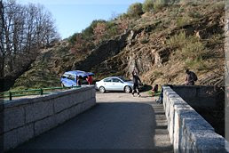 Zona de aparcamiento junto al puente