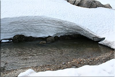 Cueva de nieve en la Plana Mistresa