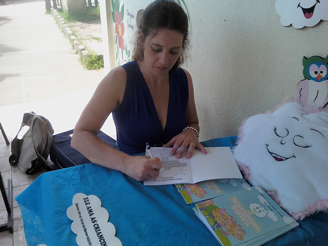 Resultado de imagem para LANÇAMENTO LITERATURA INFANTIL HAJI E A ROSA