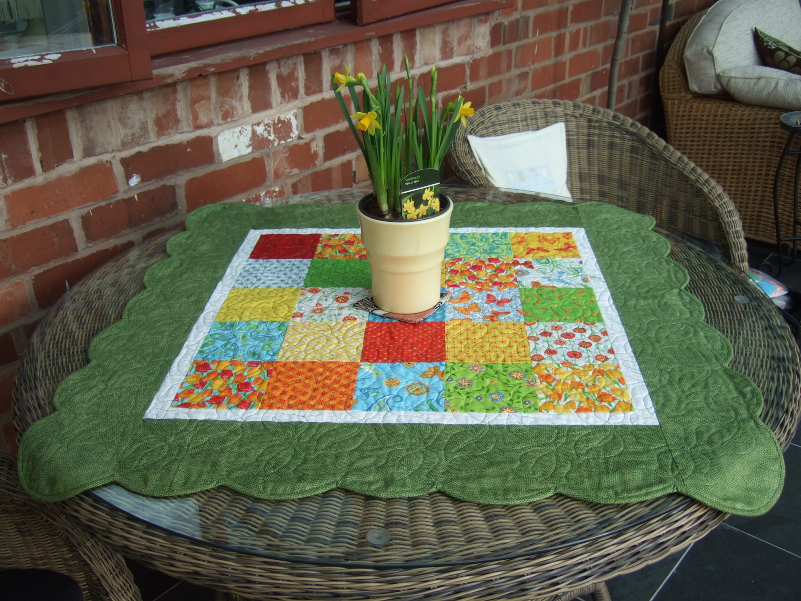 Oak Tree Quilts: Spring Table Topper
