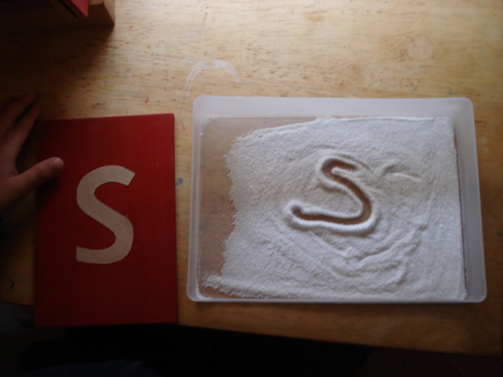 THE LEARNING ARK Elementary Montessori Sand tray for writing