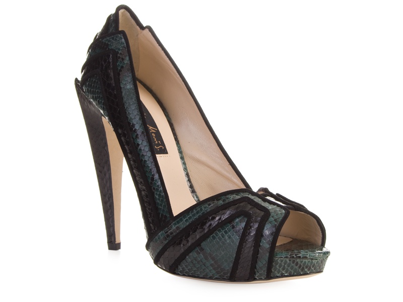 [omgshoes.jpg]