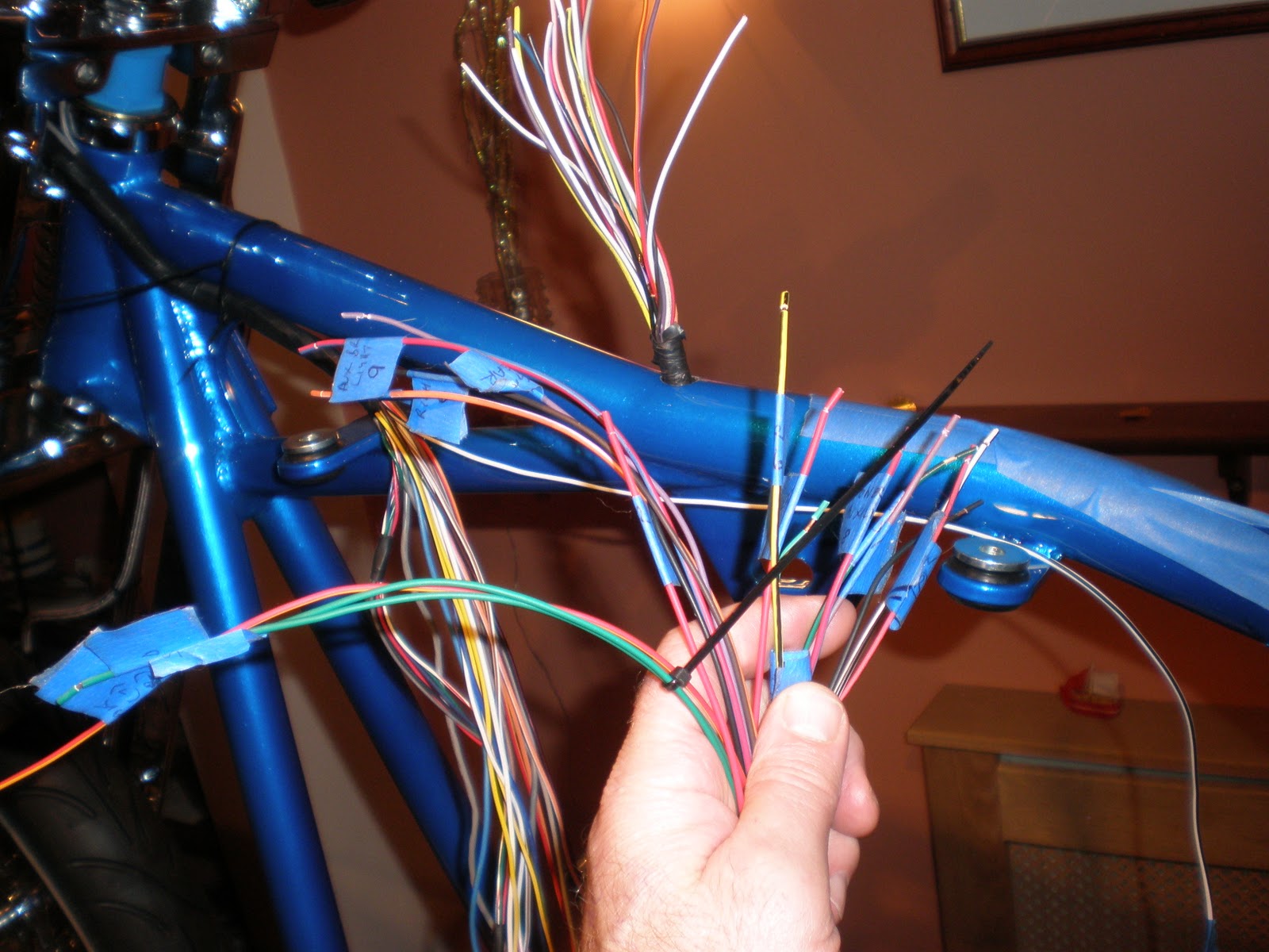 Lo Boy - Bobber Build UK: Running and Hiding those Wires