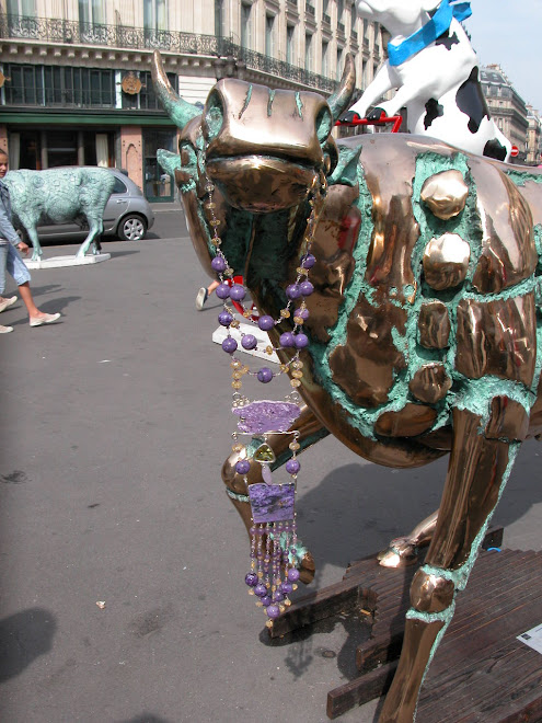 Mayo 2006: Performance Cow Parade en París