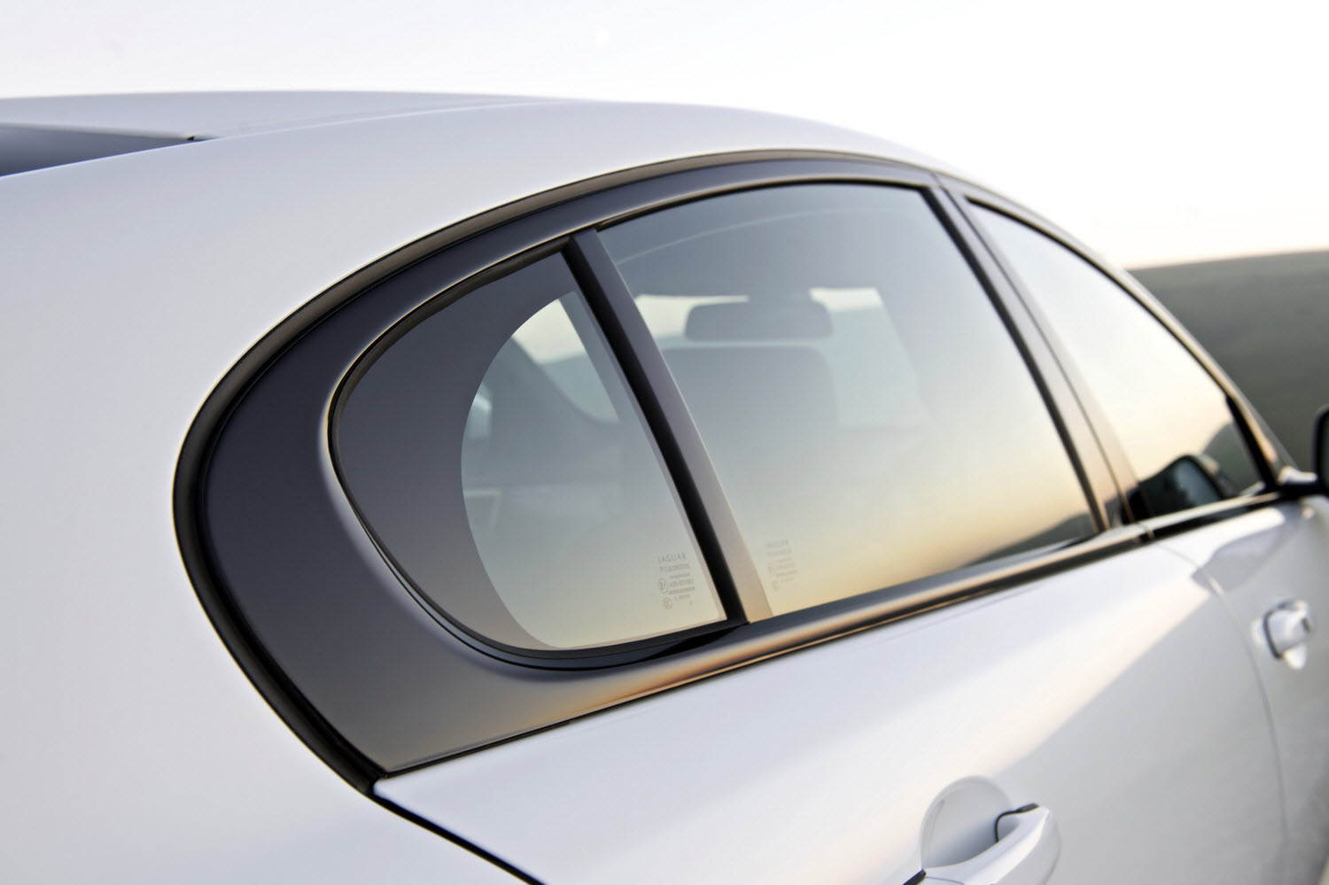 Подкрылок jaguar xf