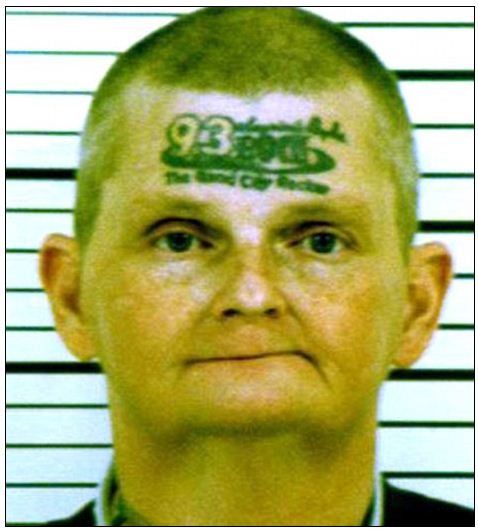 Americano se arrepende de ter tatuado prefixo de rádio na testa