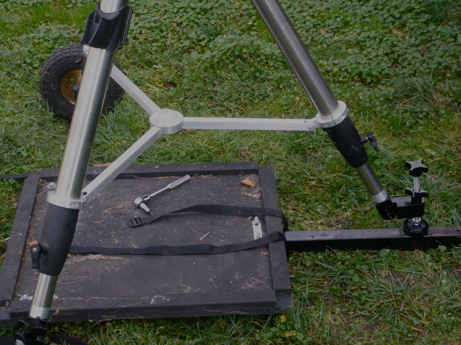 Photonic surfing CGEM Telescope leveling made easy