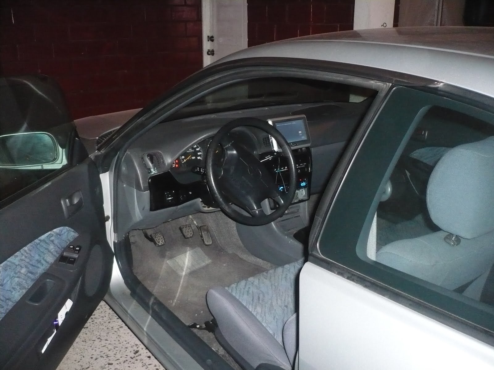 Toyota trueno салон