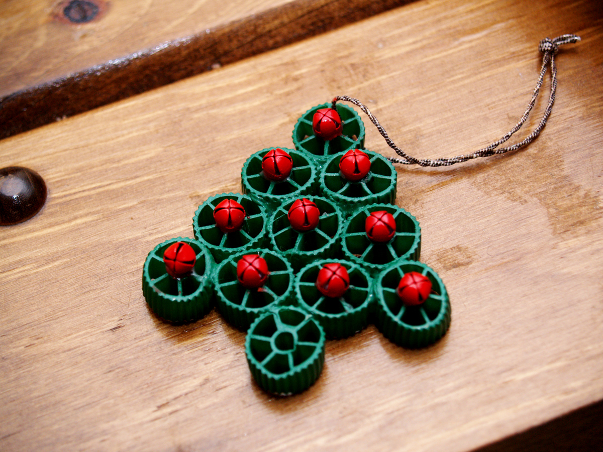 Tutorial: Christmas Tree Ornament made from Pasta - Housewife Eclectic