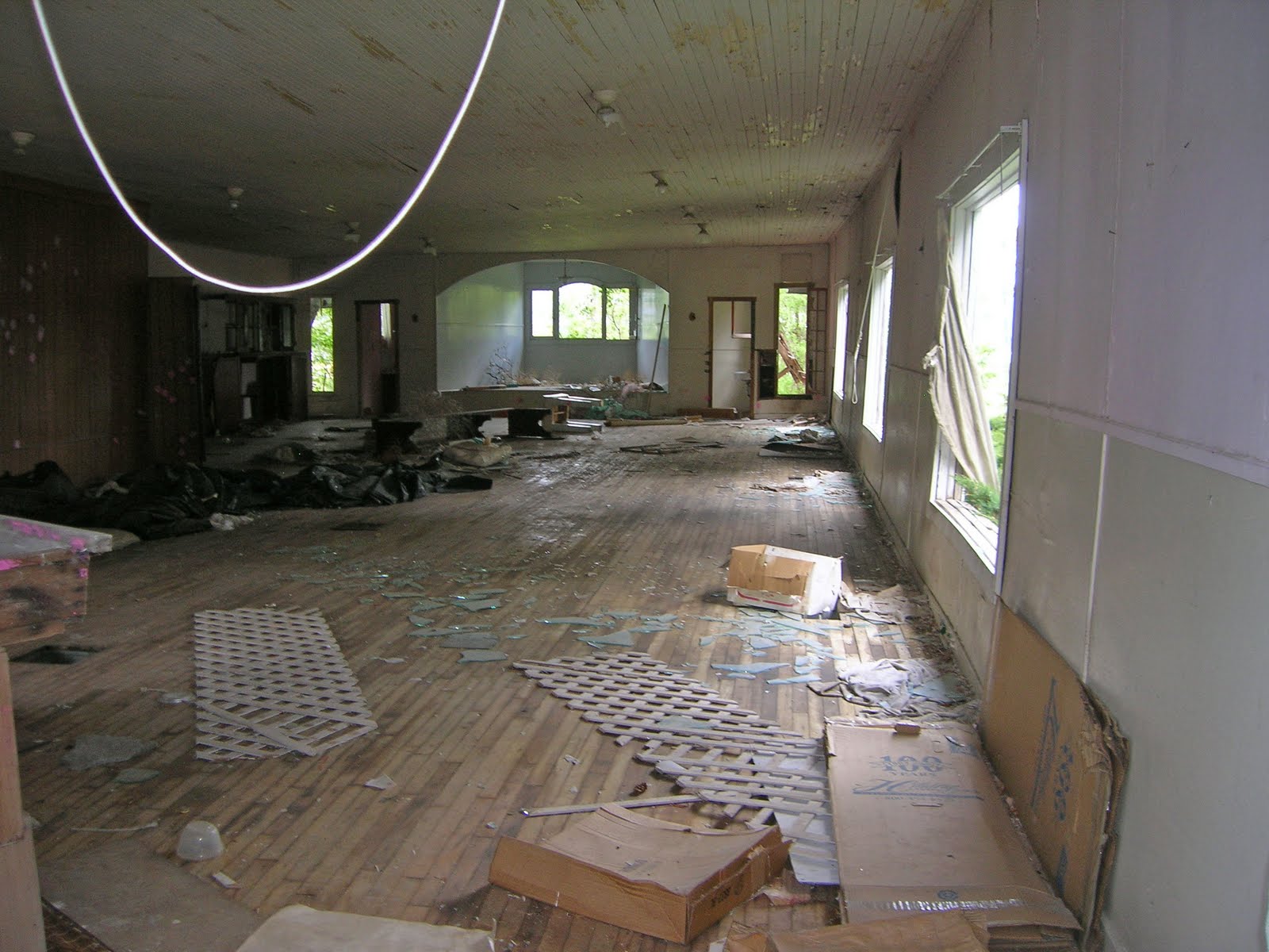 GRAND LIFE LUKE'S HOT POTS