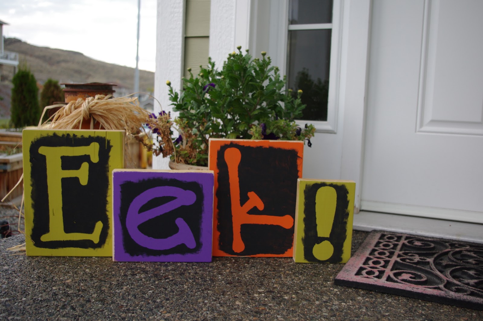 Creative "Try"als Outdoor Halloween Decor Wood Block Tutorial