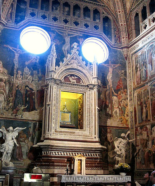 o corporal ensanguentado está na basílica de Orvieto onde pode é visto e venerado pelos fiéis