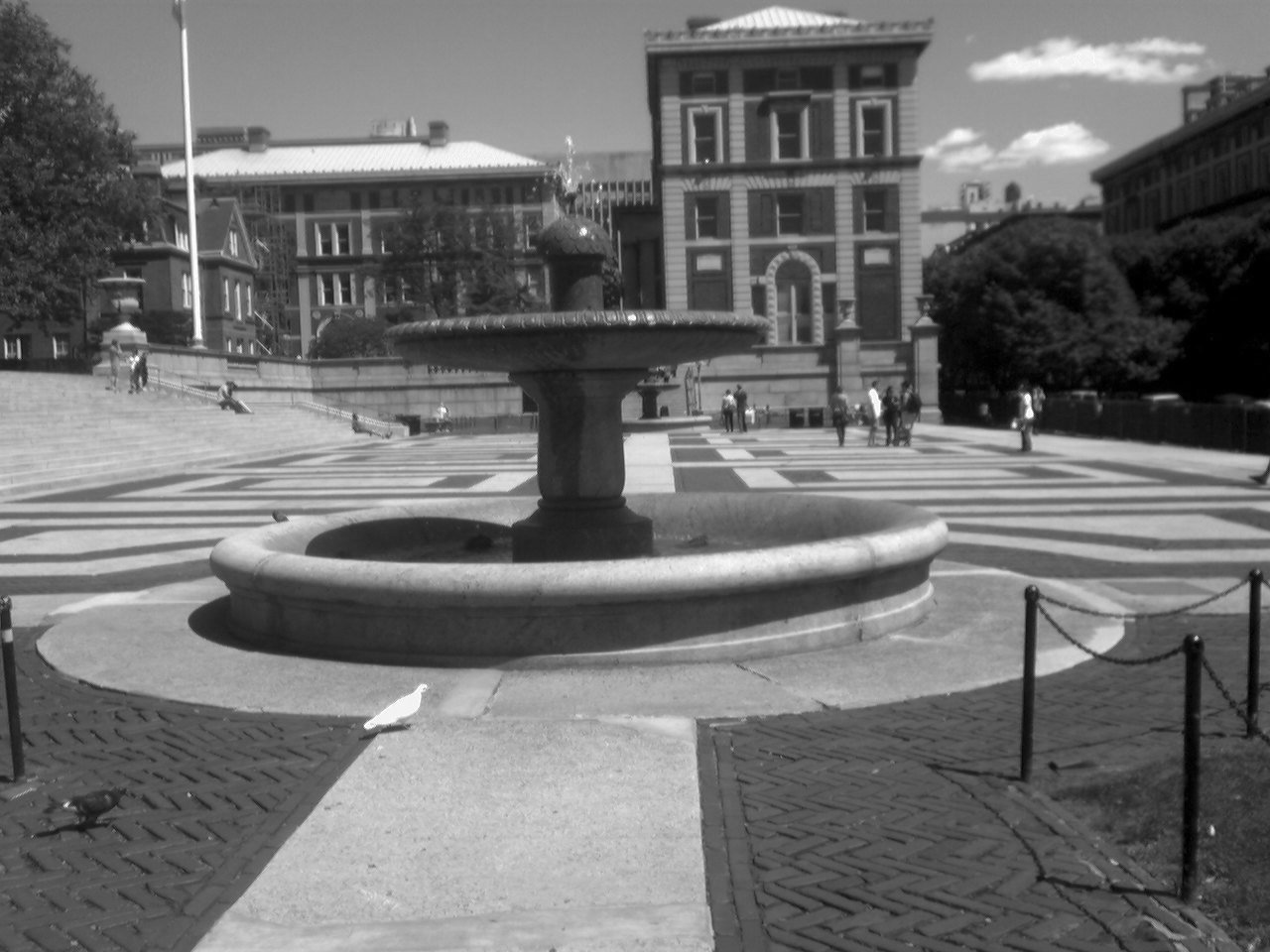 [Columbia_University_fountain.jpg]