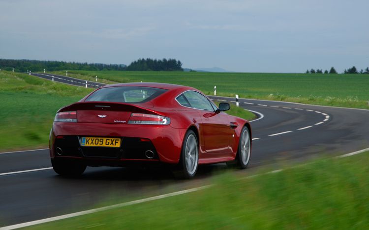 Hybrid Cars Gallery: 2011 Aston Martin V12 Vantage Sports Car