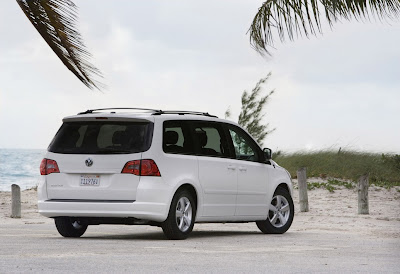 2010 Volkswagen Routan Rear Angle View