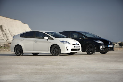 2011 Toyota Prius X Pictures