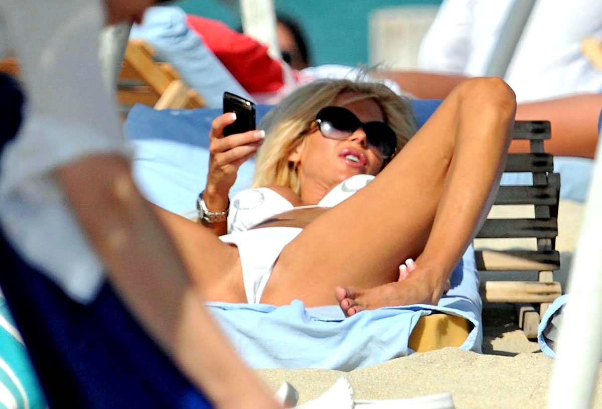 at it see victoria silvstedt in a black bikini showing her crotch ...