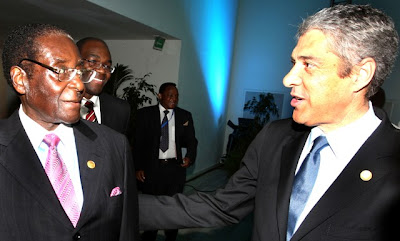 Mugabe+e+S%C3%B3crates+web.jpg