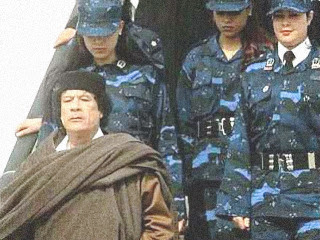 gaddafi_e_a_sua_garda_especial320.jpg